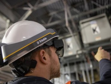 Trimble XR10爆款發售：虛擬實境安全帽正式登陸台灣!